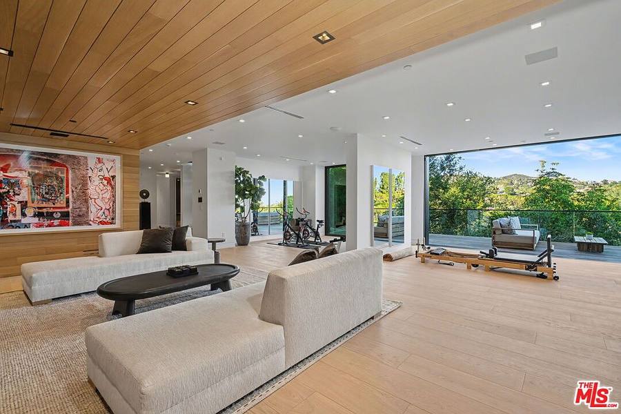 1830 Mango Way, Los Angeles, CA 90049, photo 39