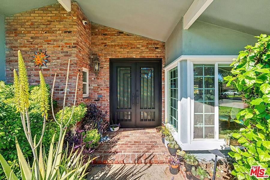 17409 Kinzie St, Northridge, CA 91325, photo 2