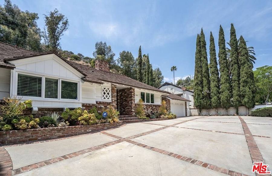 2201 Coldwater Canyon Dr, Beverly Hills, CA 90210, photo 2