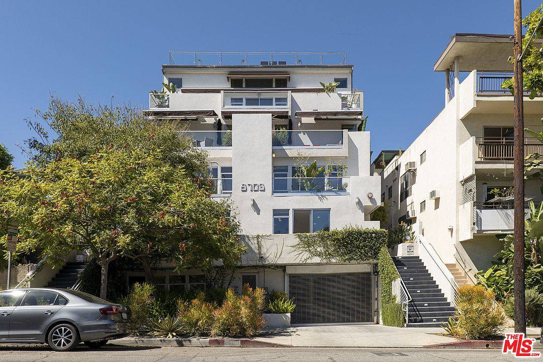 8703 W West Knoll Dr, West Hollywood, CA 90069, photo 1