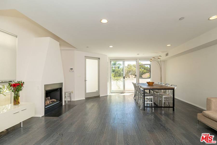 8703 W West Knoll Dr, West Hollywood, CA 90069, photo 2