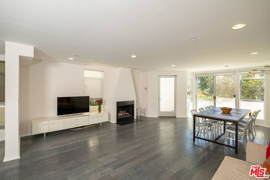 8703 W West Knoll Dr, West Hollywood, CA 90069, photo 3