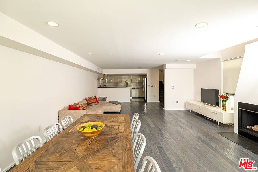 8703 W West Knoll Dr, West Hollywood, CA 90069, photo 4