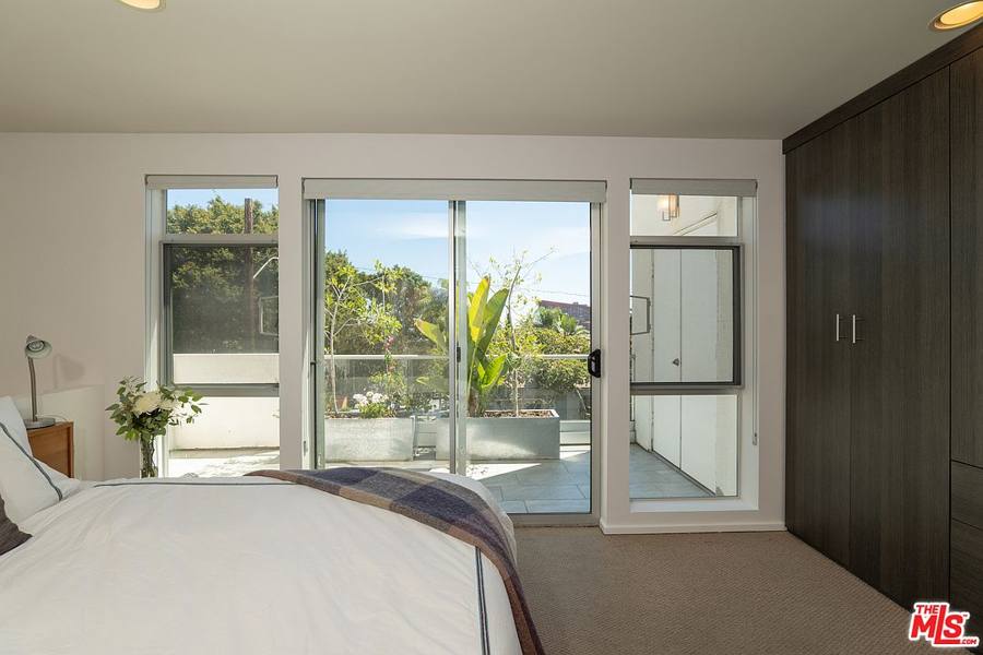 8703 W West Knoll Dr, West Hollywood, CA 90069, photo 15