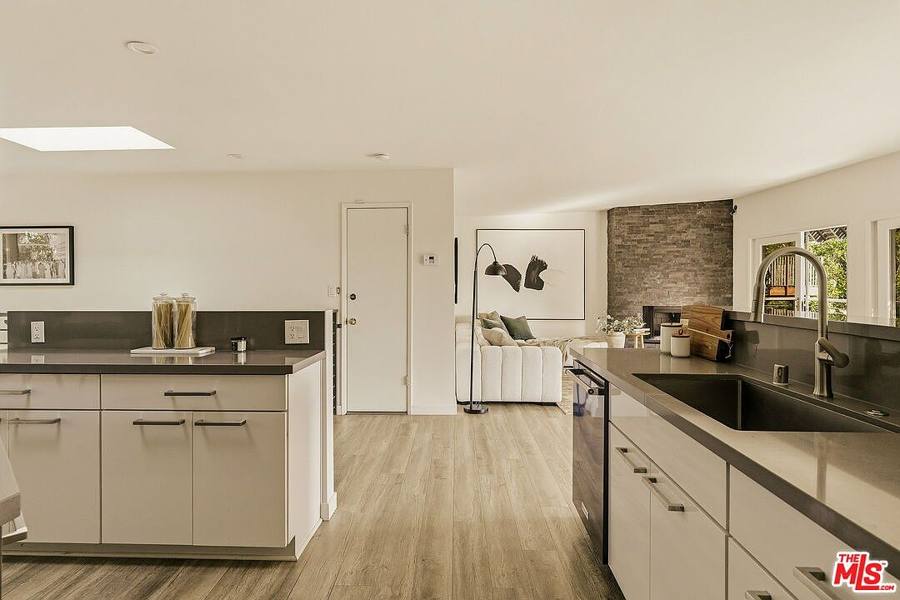 2753 La Cuesta Dr, Los Angeles, CA 90046, photo 14