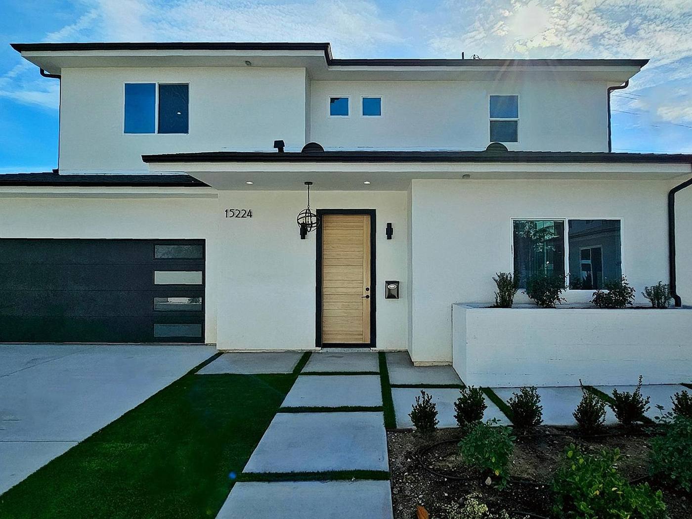 15224 W Holyland Dr, Van Nuys, CA 91411, photo 1