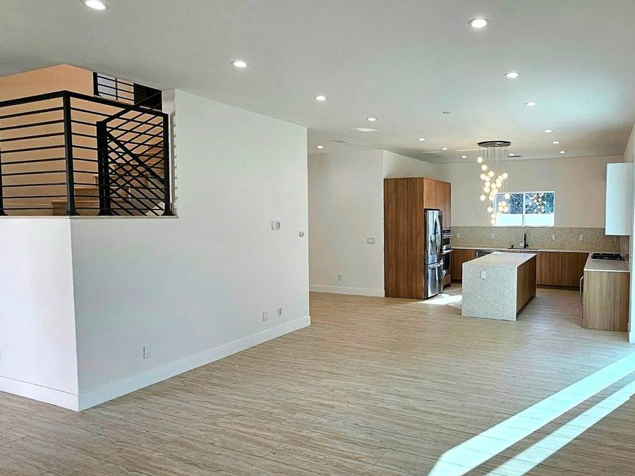 15224 W Holyland Dr, Van Nuys, CA 91411, photo 3