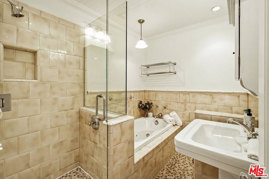 1174 Masselin Ave, Los Angeles, CA 90019, photo 30